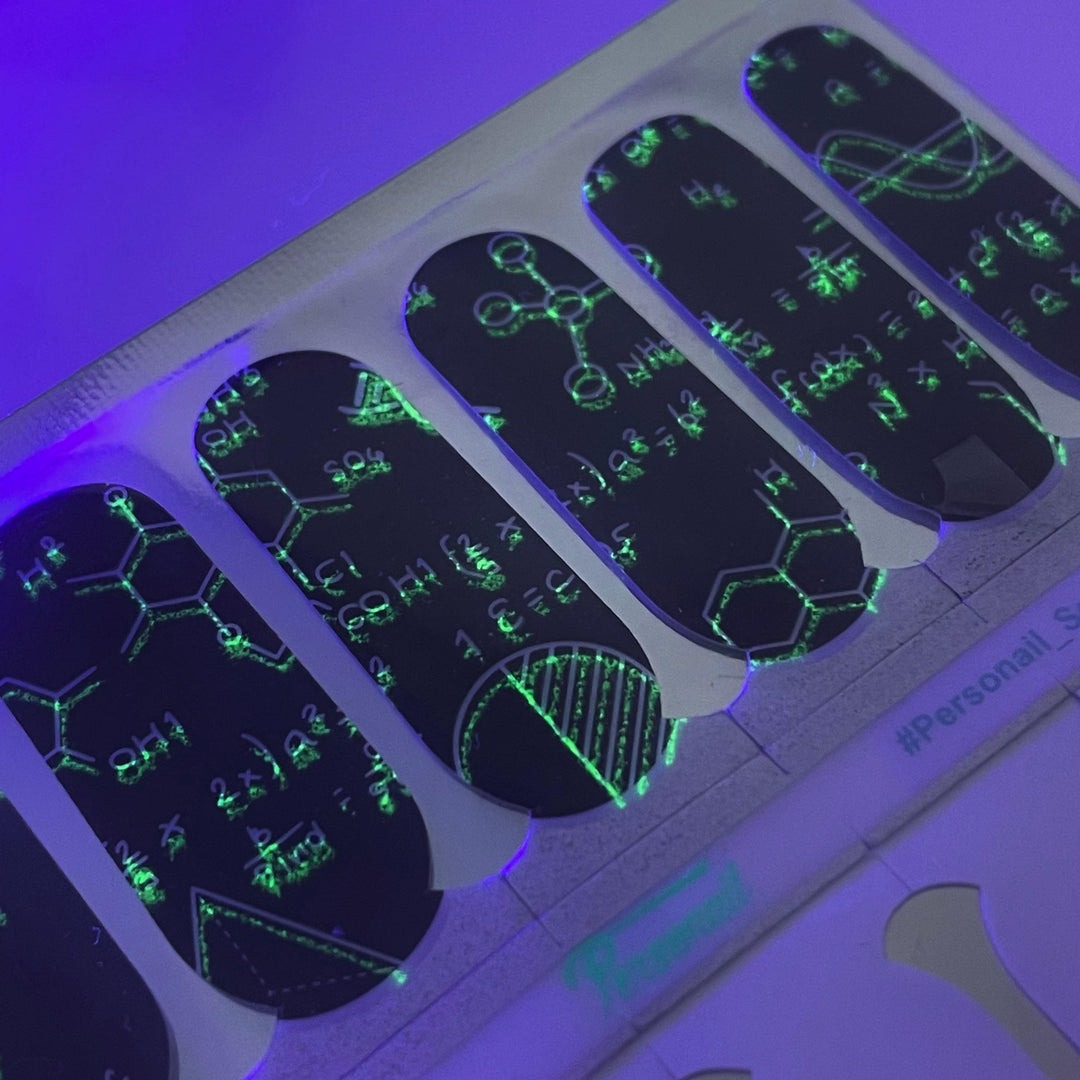 Science Experiment | Glow in the dark Nail Polish Wrap
