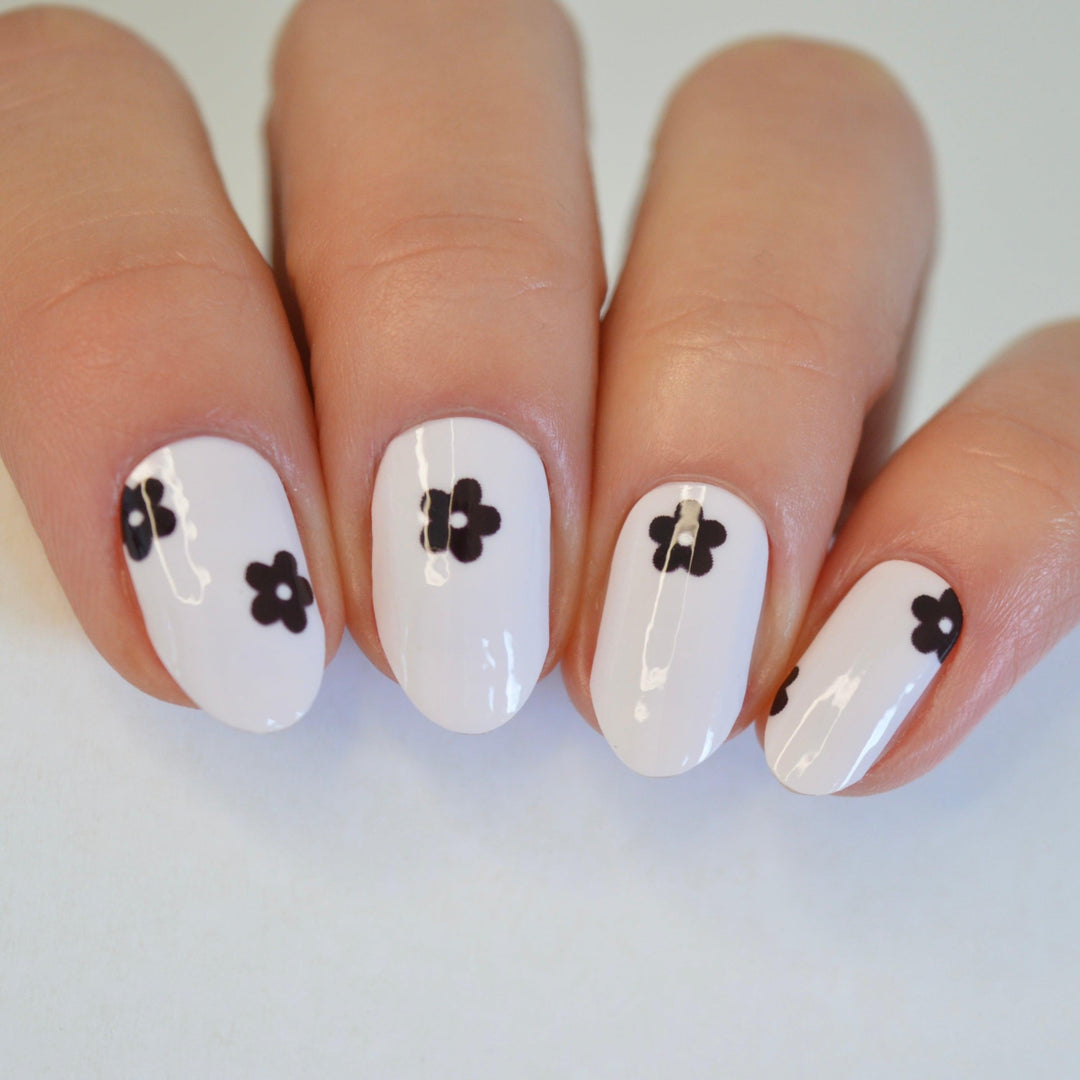 MekkoMarri | Colour Changing Nail Polish Wraps