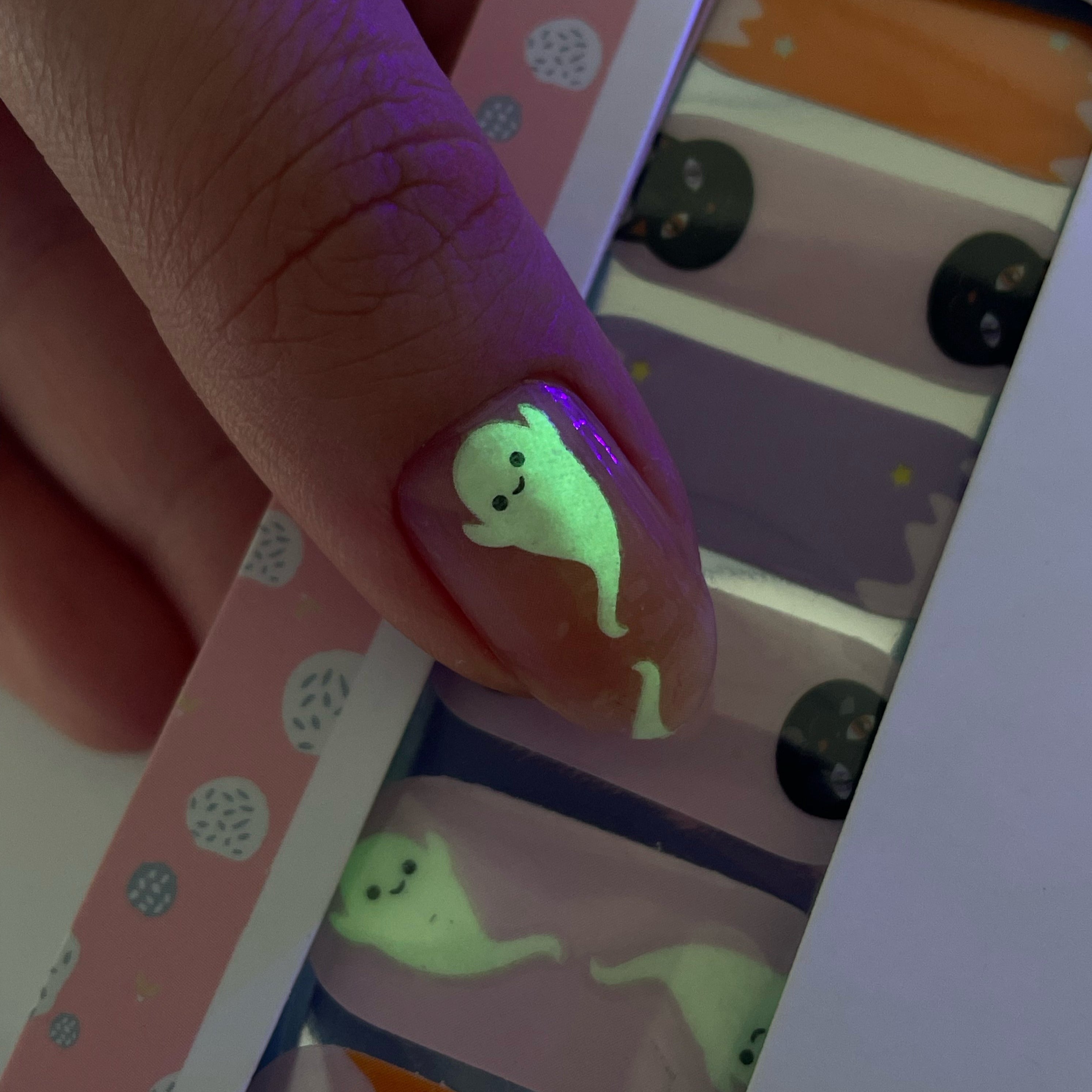 Halloween | Glow in the Dark Ghost Nail Polish Wrap