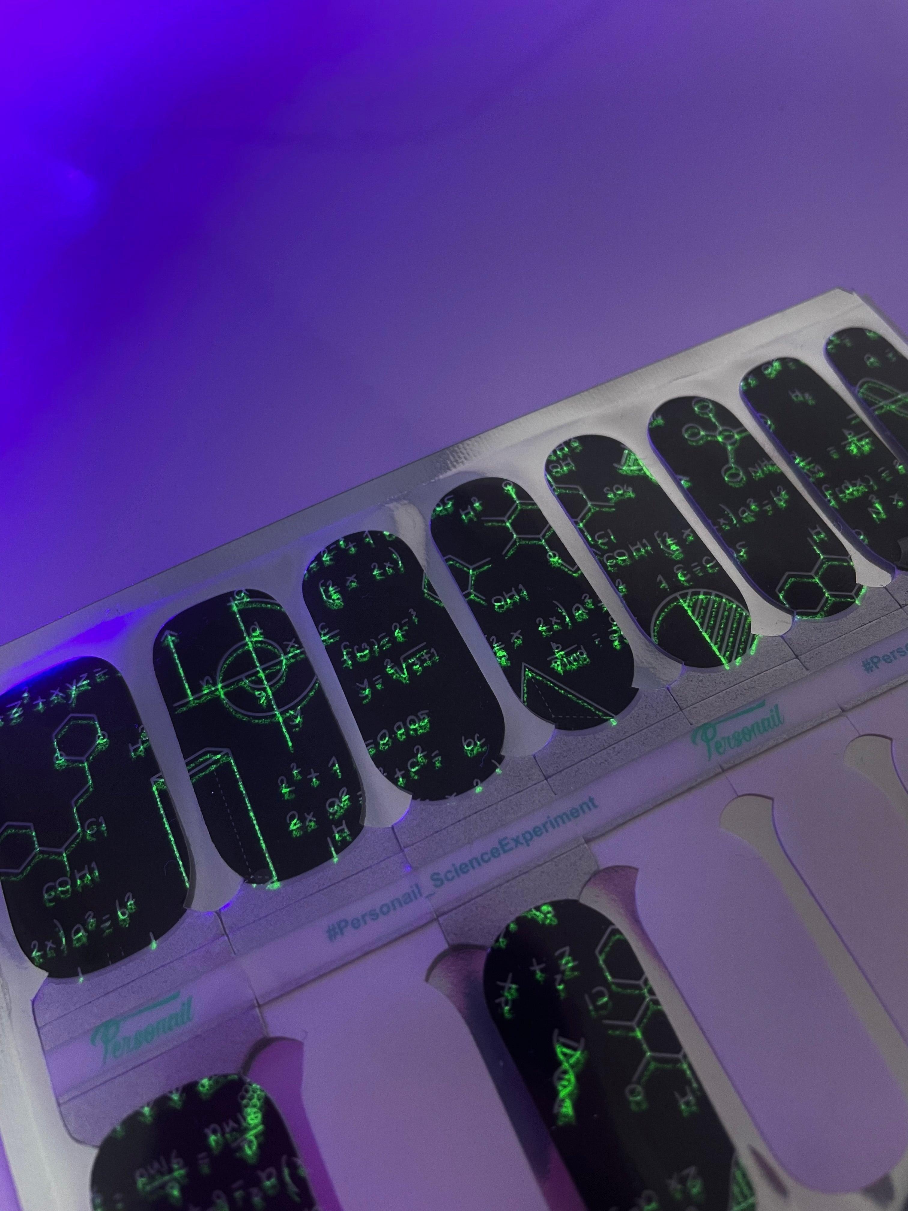 Science Experiment  | Glow in the dark Nail Polish Wrap