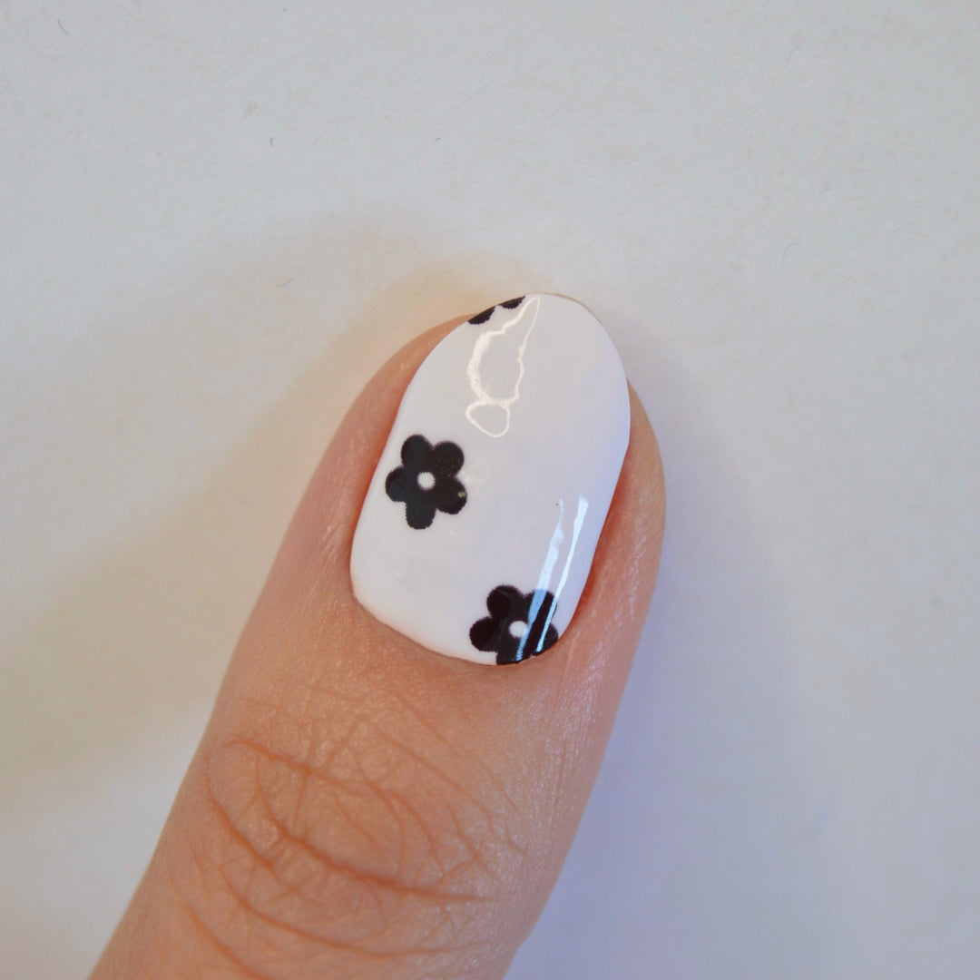MekkoMarri | Colour Changing Nail Polish Wraps